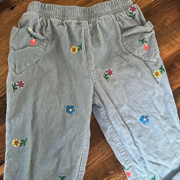 Mini Boden Light blue corduroy pants with heart pockets and embroidered flowers - Picture 7 of 11